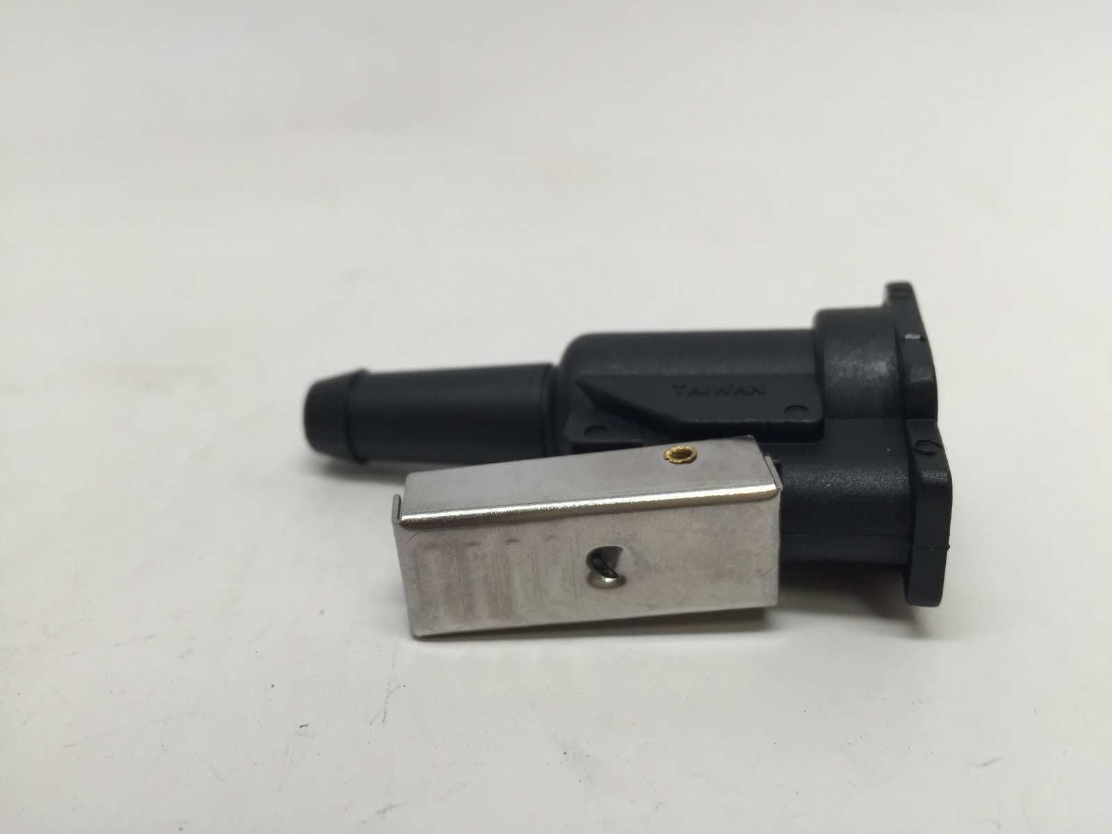 MARINE BOAT YAMAHA FUEL LINE CONNECTOR FEMALE 3/8" HOSE OUTBOARD TANK ENGINE END