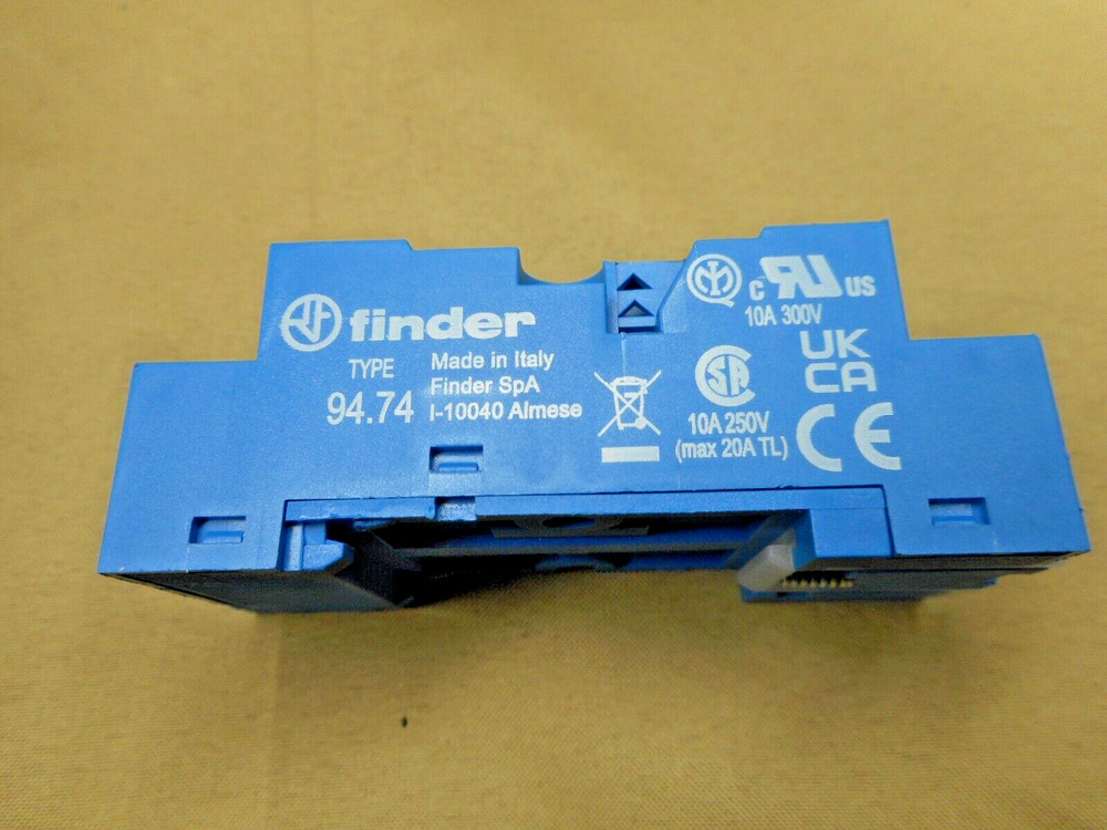 Finder Relay 94.74 socket (NIB)