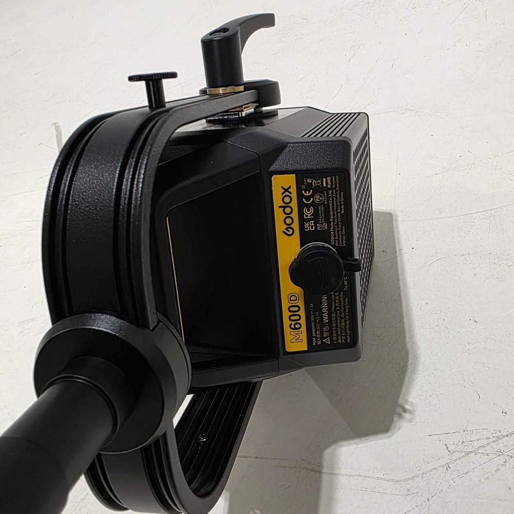 * OPEN BOX GOOD * Godox Knowled M600D Daylight LED Light