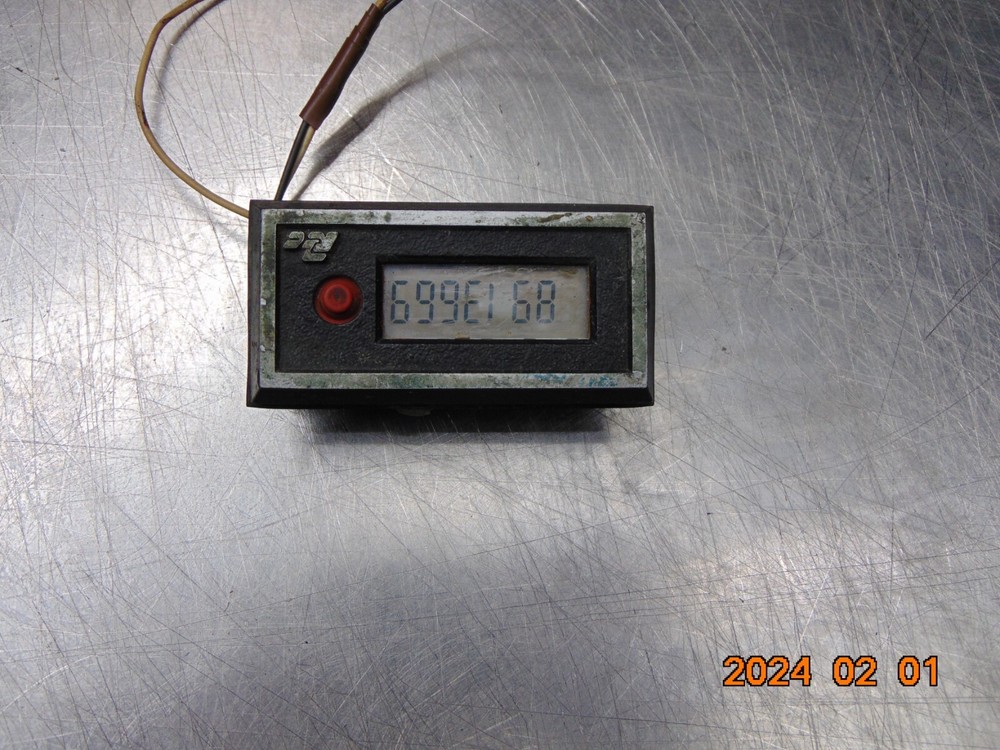 RED LION CONTROLS CUB2L8 COUNTER DISPLAY