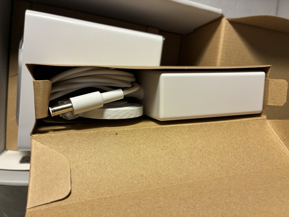 Verizon ARC-XCI55AX Internet Gateway Open Box