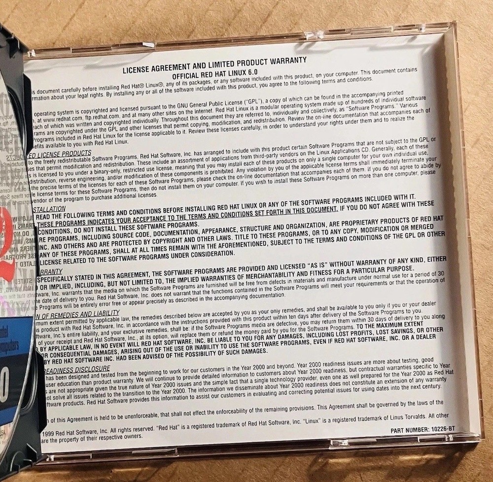 Red Hat Linux 6.0 OS for Intel PCs (2-CD, 1999) w Reg Code & Official User Guide