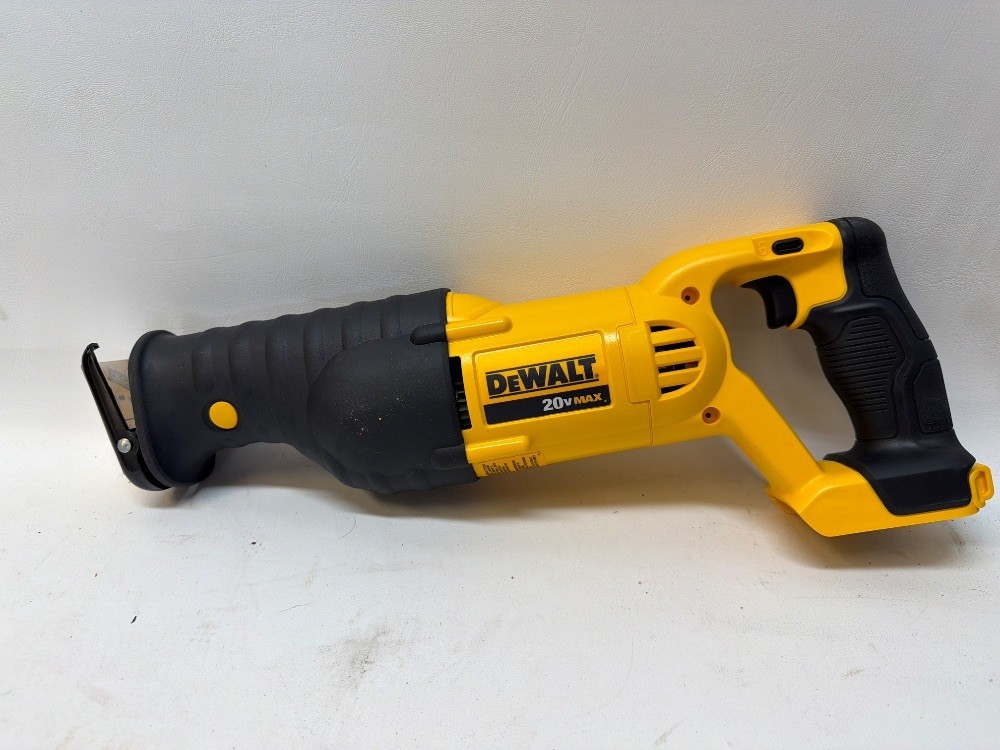 DEWALT DCS380 Reciprocating Saw