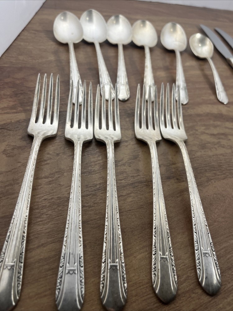 vintage wm rogers silverware set Cotillion Flatware 19 Pieces