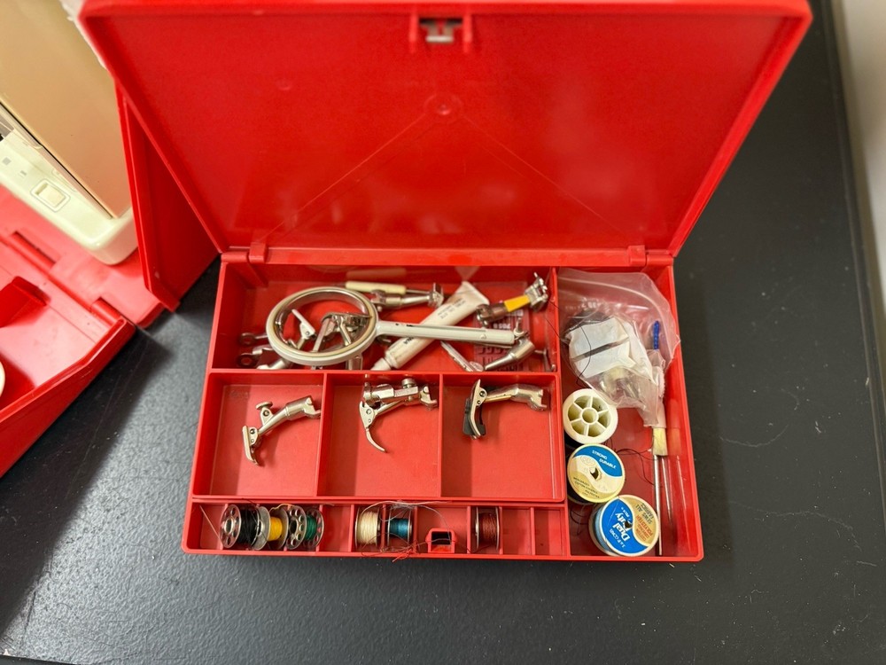 Bernina 830 Record Sewing Machine with Everything Pictured - WORKS