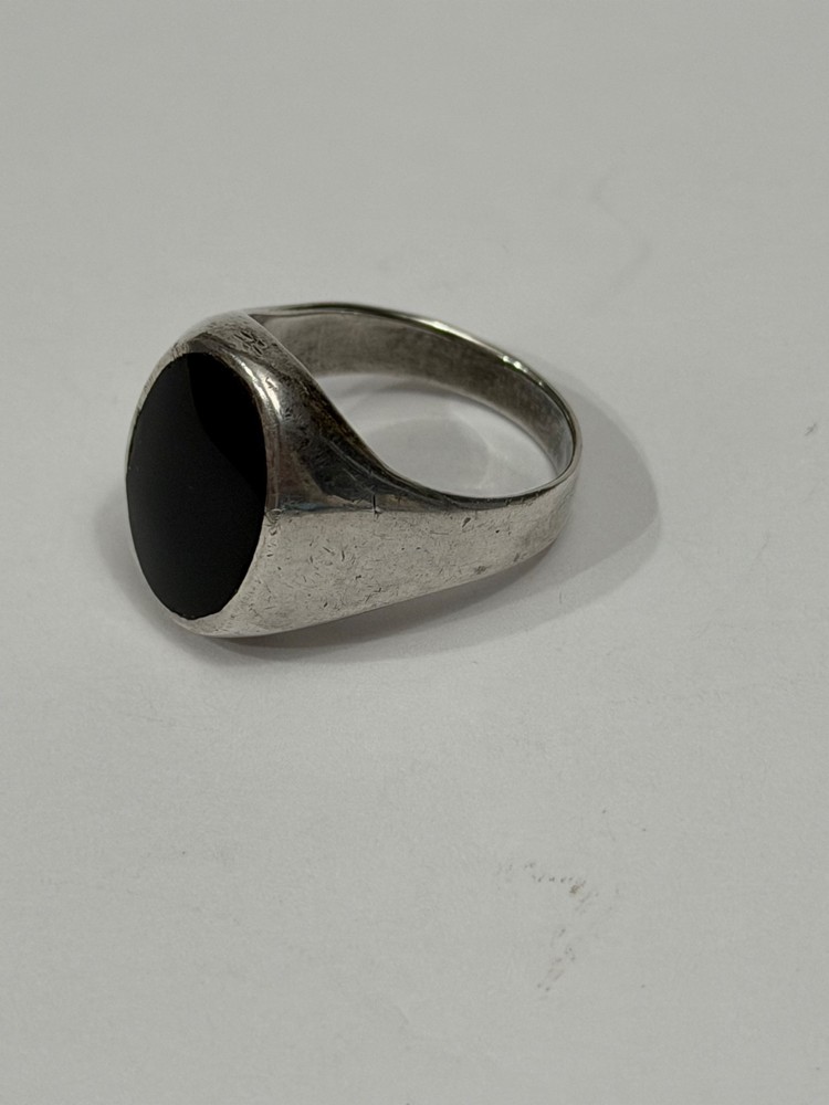 Solid 925 Sterling Silver & Inset Black Onyx Ring - Size Approx. 8.5