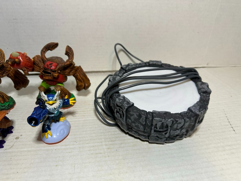 Skylanders Figure and Base Used lot