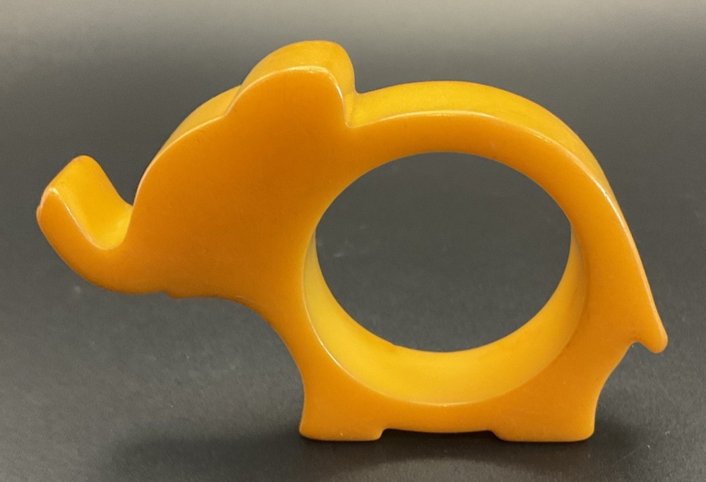 VINTAGE CATALIN BAKELITE BUTTERSCOTCH ELEPHANT NAPKIN RING READ