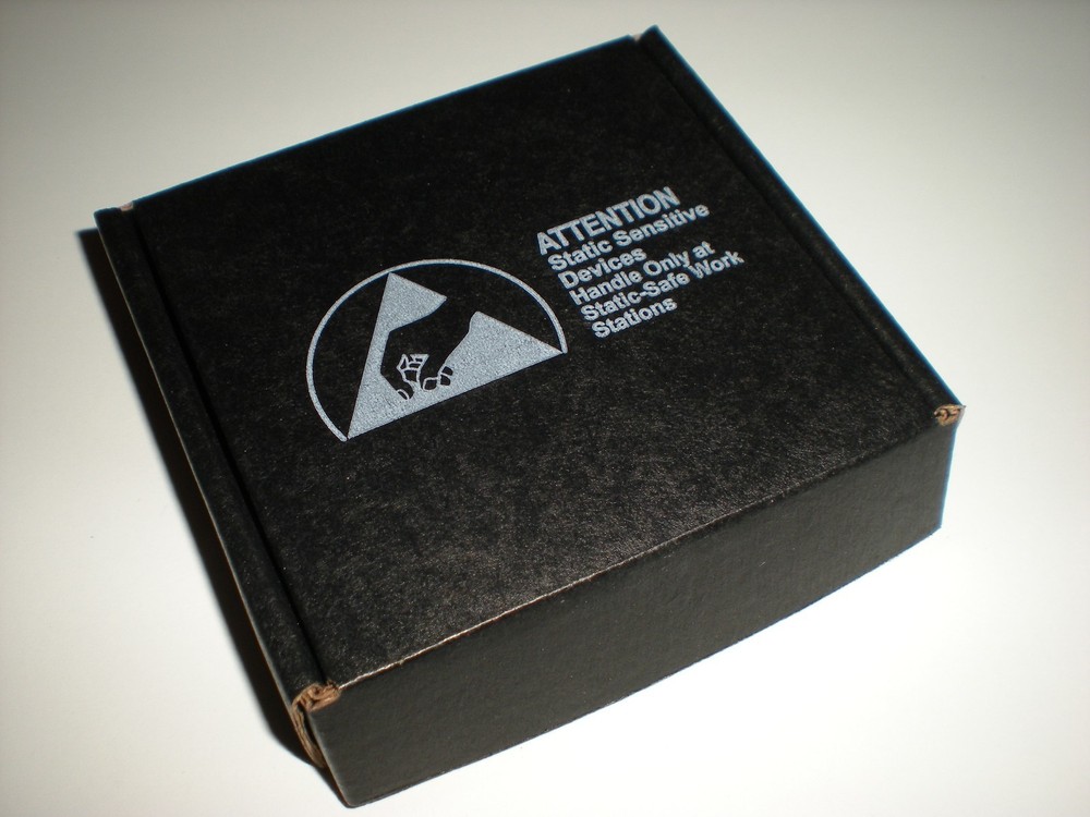 MOS 8564R6 NTSC (not PAL) 40 column Commodore 128 video chip. 8564 R6. Blemish.