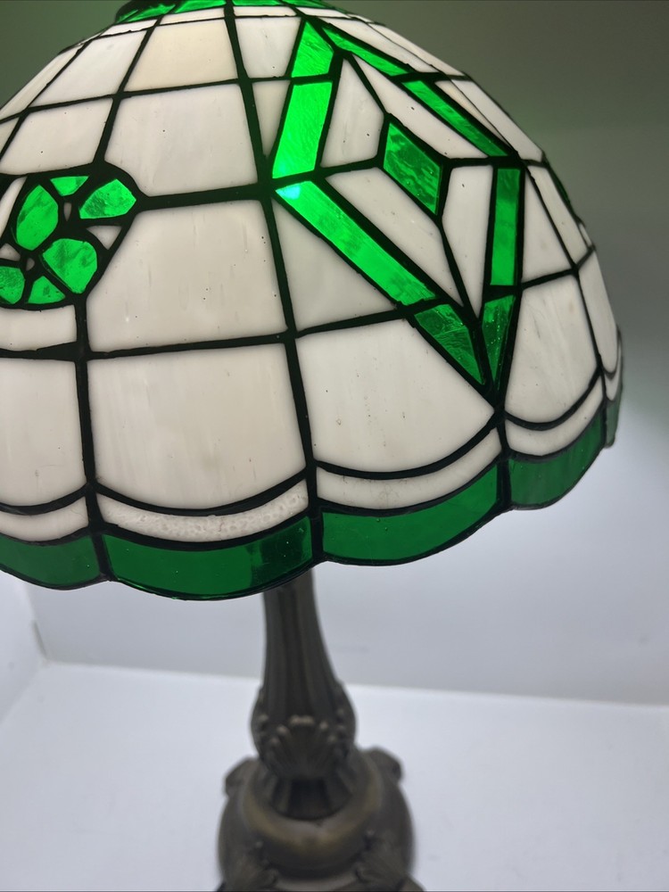 Jets table lamp tiffany style works great shape