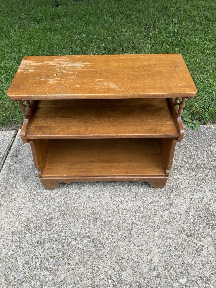Ethan Allen Heirloom Maple Nutmeg End Table