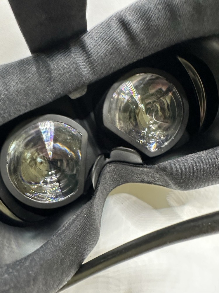 Valve Index PC & Console VR Headset Full Kit Knuckle Controllers, Base Stations