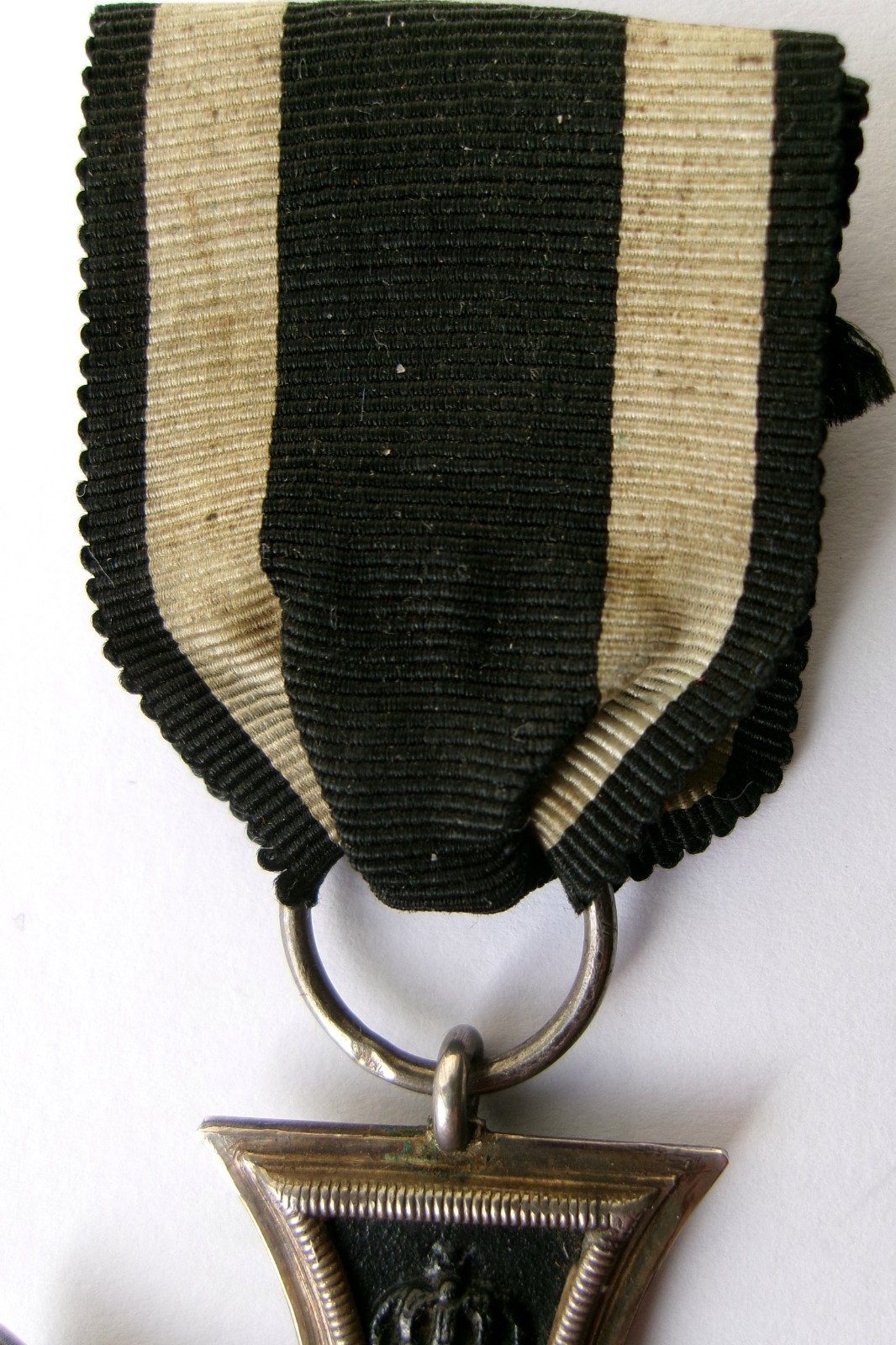 German Iron Cross 2nd class 1914 medal maker marked LW - nice quality