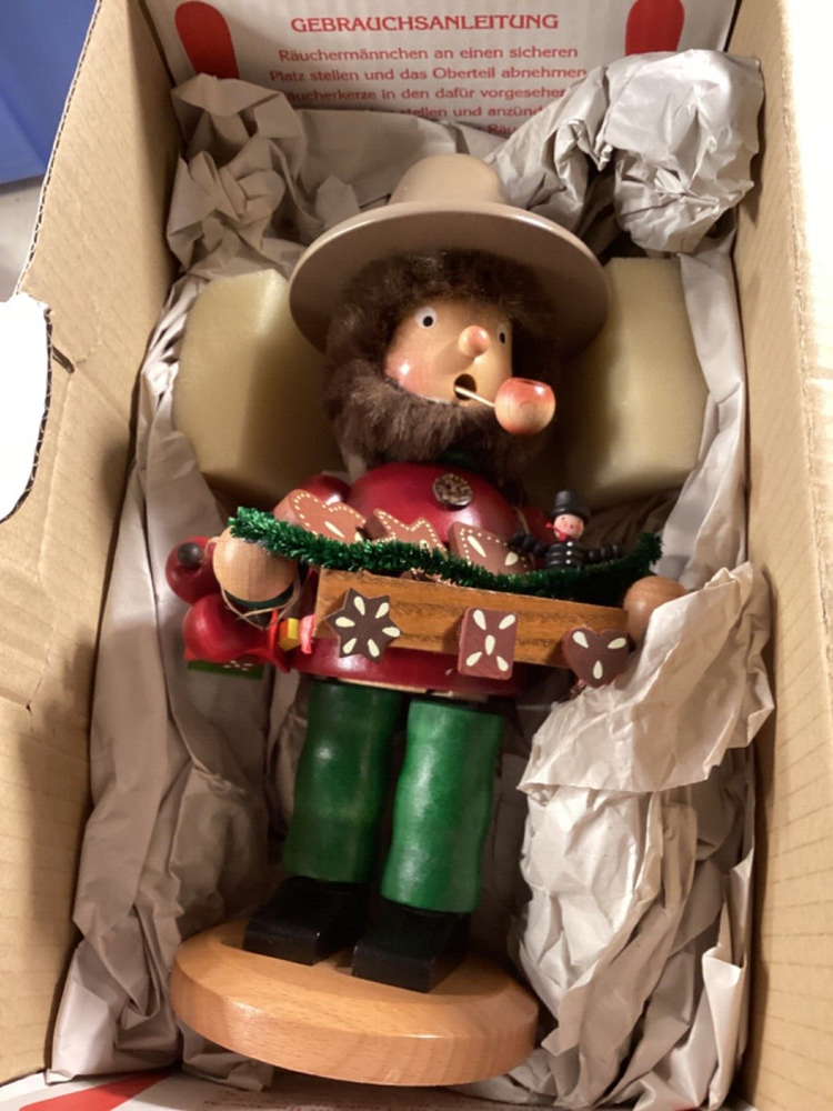 EUC 10” Christian Ulbricht German Nutcracker GINGERBREAD VENDOR With Pipe