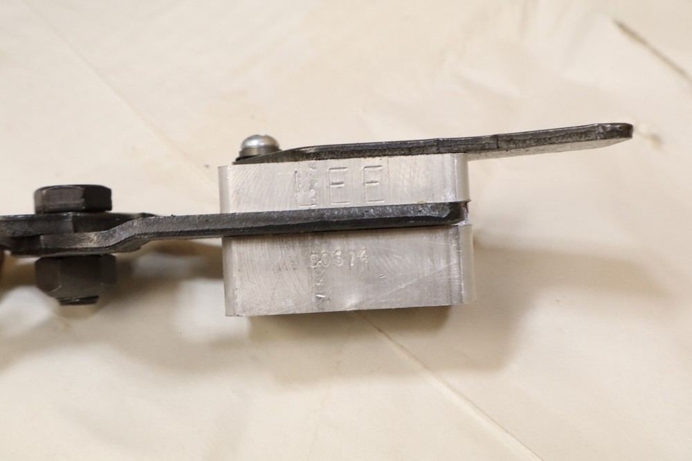 90574 Lee Bullet Mold flat nose solid base mold, double cavity