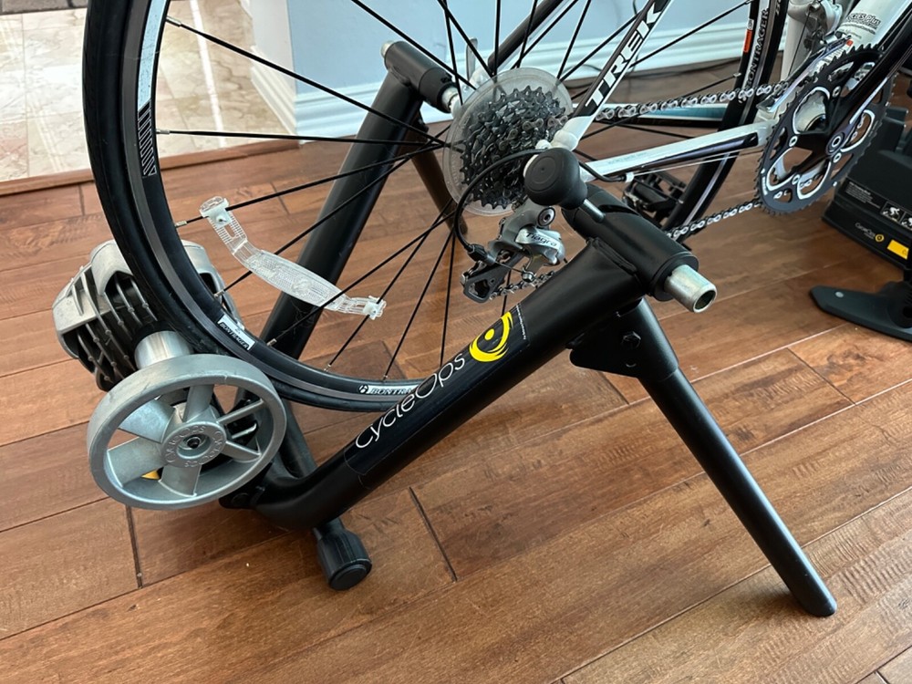 Saris CycleOps Fluid2 indoor trainer & 2 climbing blocks - black, light use