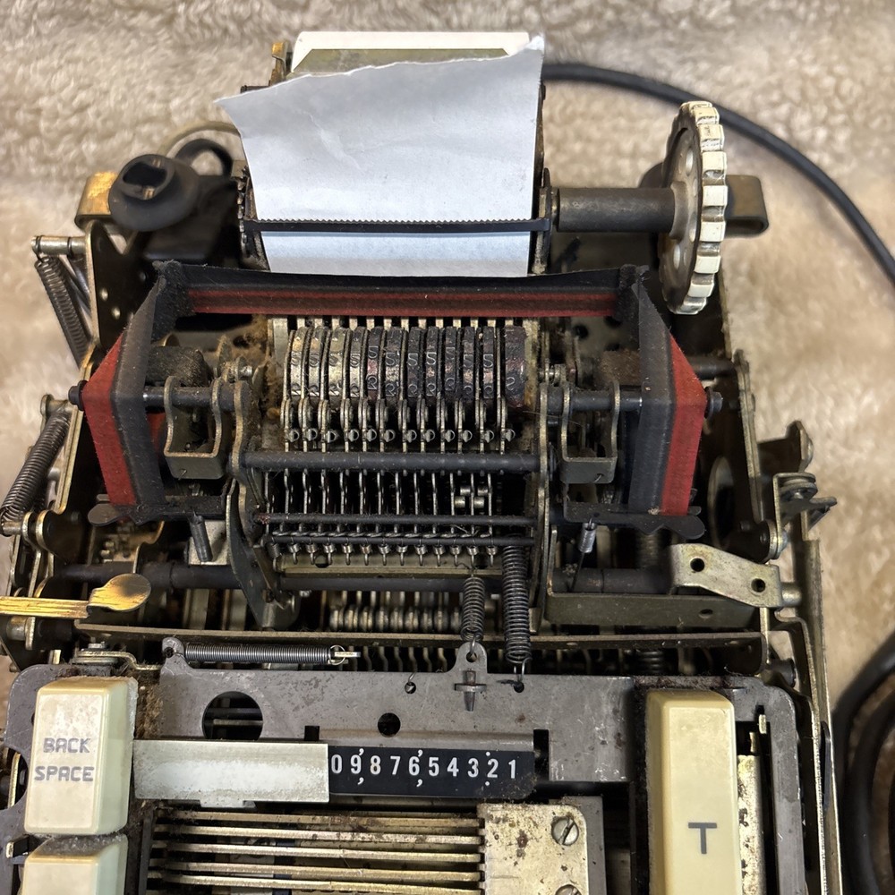 Vintage Remington Sperry Rand Adding Machine Model 41012-10