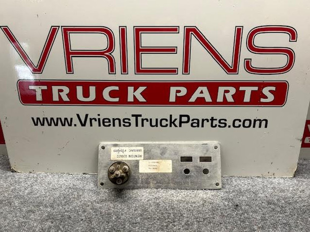 KENWORTH K176-8474 SWITCH PANEL