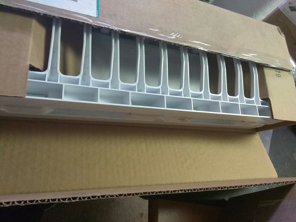 NEW Panduit Horizontal Cable Manager, 1 -Sided, Horizontal, Black