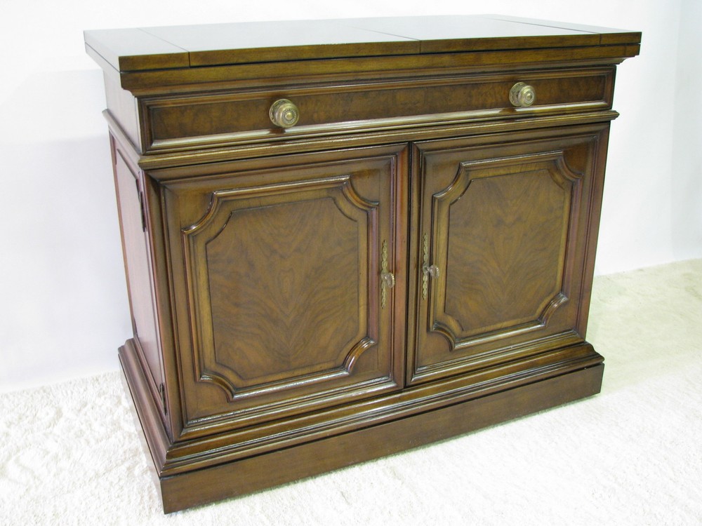 Karges Louis XVI Bar / Server With Dramatic Patterned Walnut Veneers & Flip Top