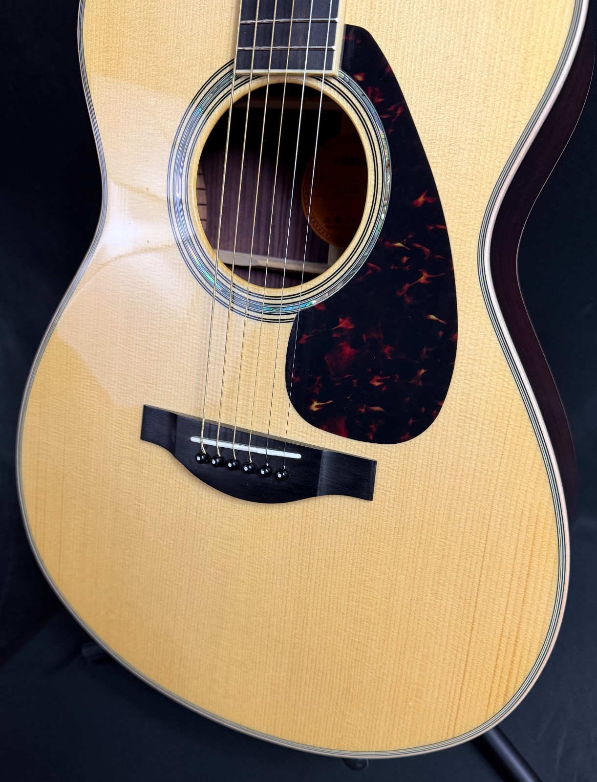 Yamaha LS16 ARE Grand Concert Acoustic-Electric Guitar Gloss Natural w Soft Case