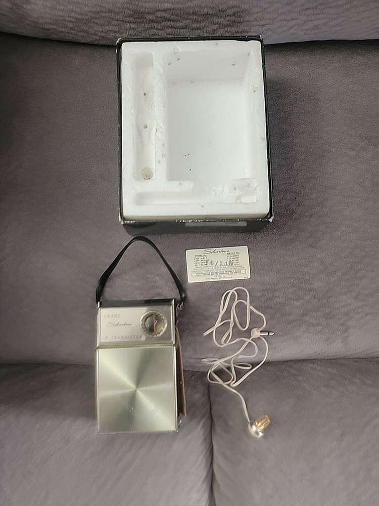 Sears Silvertone Vintage 8 Transistor/READ DETAILS