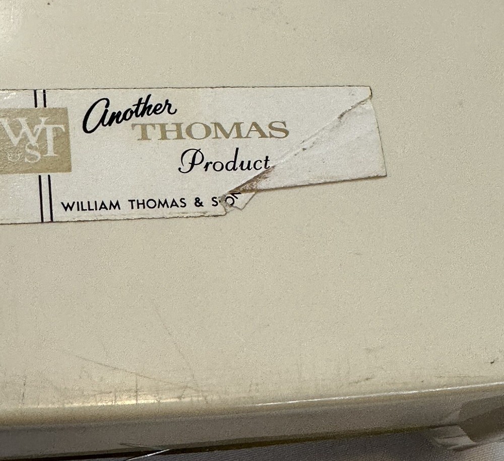 William Thomas Plastic Sewing Box Compartments Spools USA Vintage