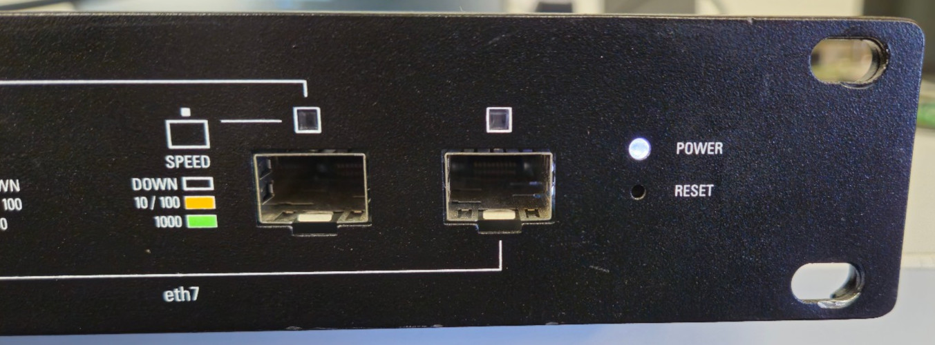 Ubiquiti EdgeRouter Pro 8-Port Gigabit Router ERPro-8 Rackmount w/ Dual PSU