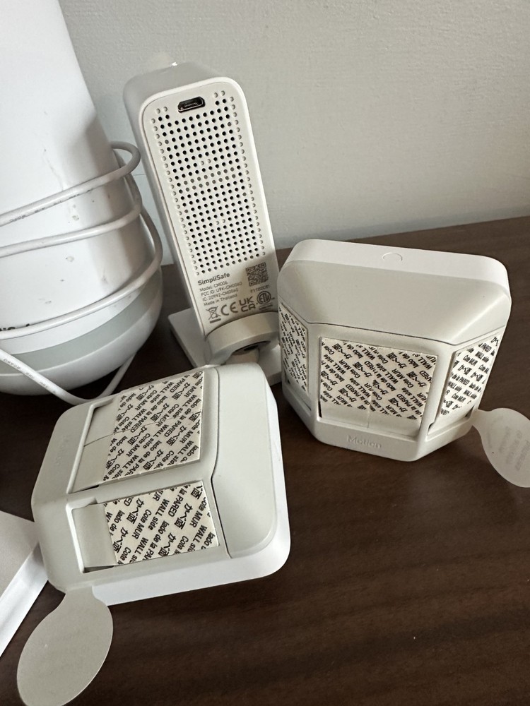 Simplisafe Security System - Keypad, (2) Motion Dectors, Camera and Door Sensor