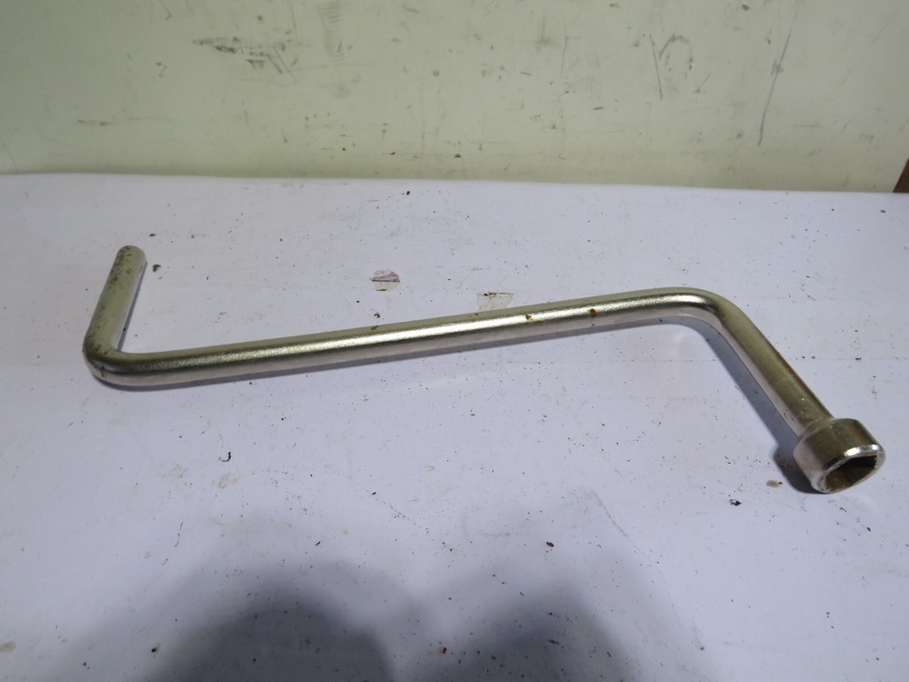 2007 BMW X3 LUG WRENCH