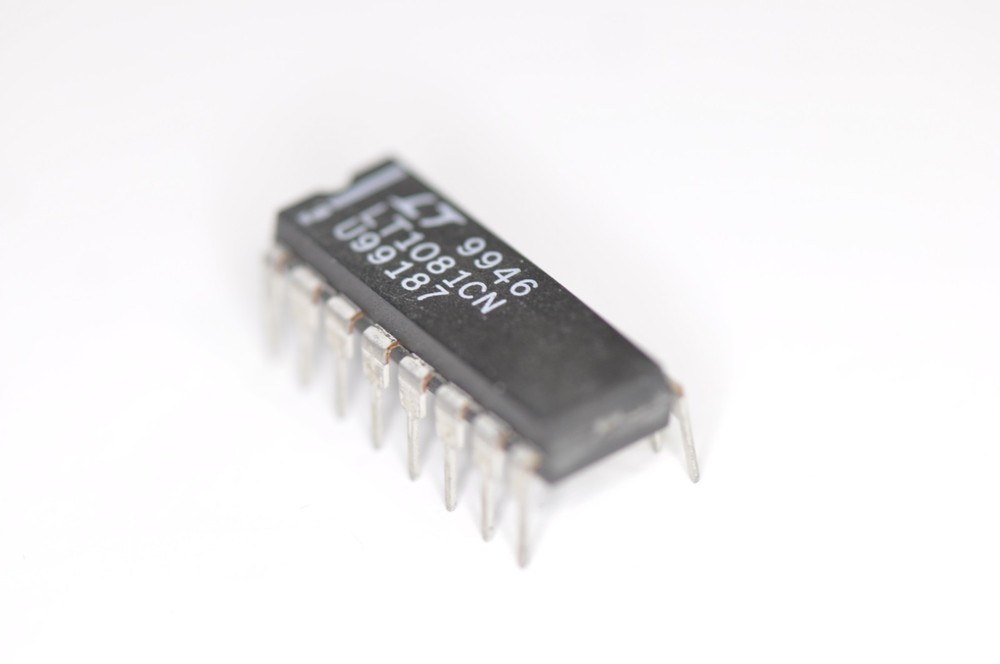6× LT1081CN RS‑232 Line Driver/Receiver – Linear Technology – NOS – DIP‑20 – Int