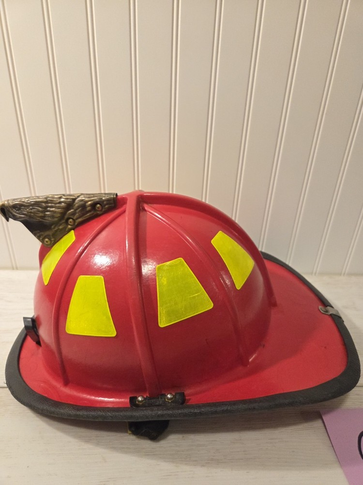 MSA Cairns Firefighter Structure Fire Helmet 1044 Red