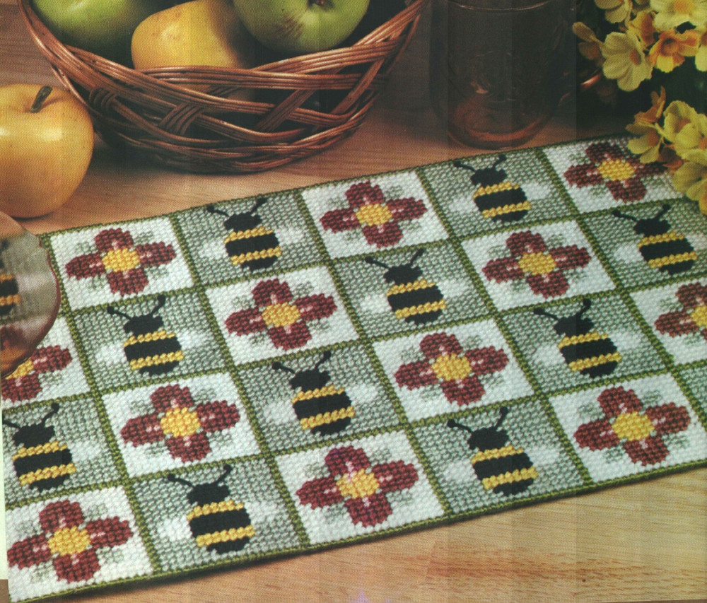 SUMMERTIME PLACE MAT BUMBLEBEES & FLOWERS PLASTIC CANVAS PATTERN INSTRUCTIONS