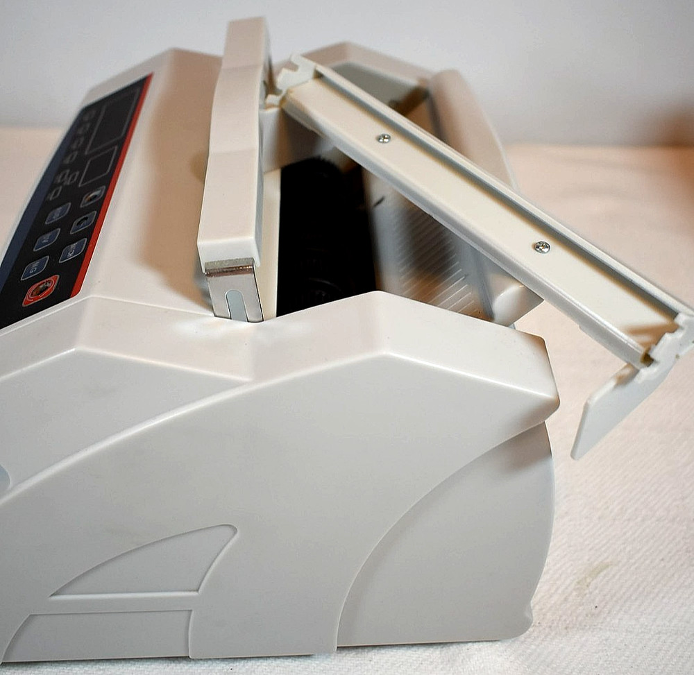 R2108B Basic Function Money Detector Machine Currency/Money Counter "FOR PARTS"