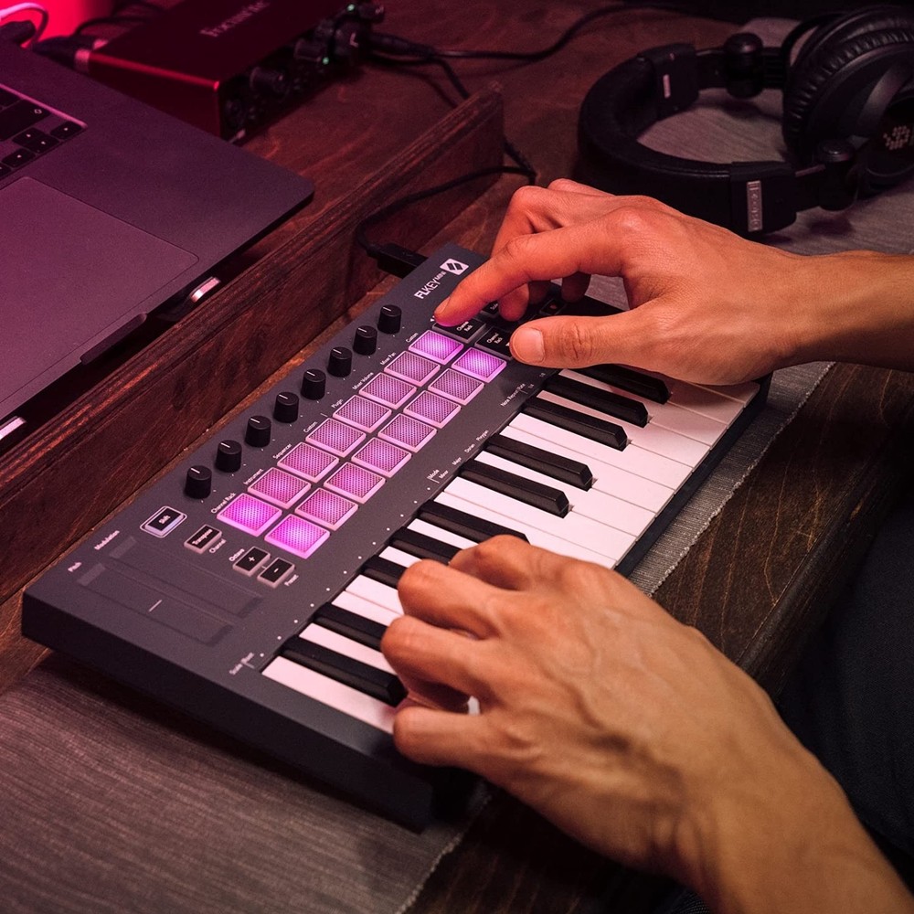 Novation FLkey Mini Compact MIDI Keyboard for FL Studio 25 Mini Keys