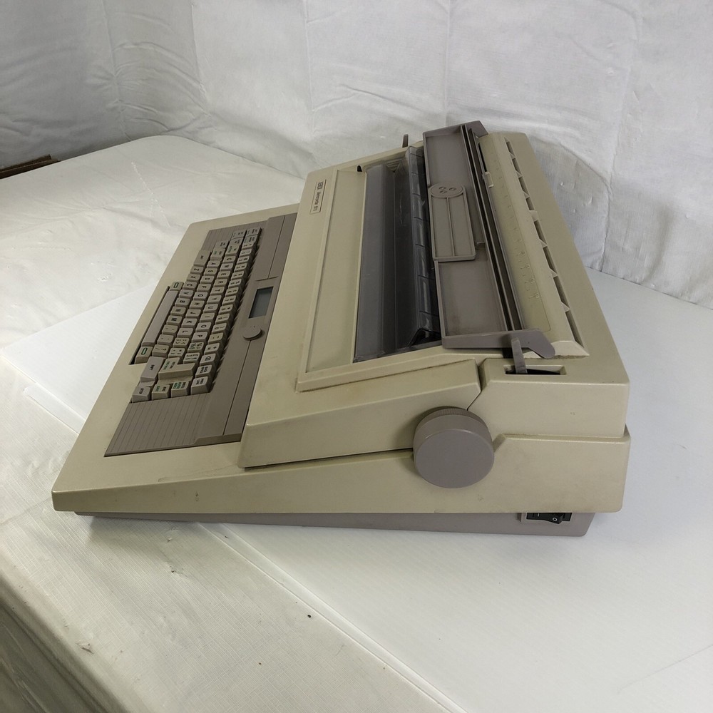 Xerox MemoryWriter 6015 Electric Typewriter - Powers on - READ Issues