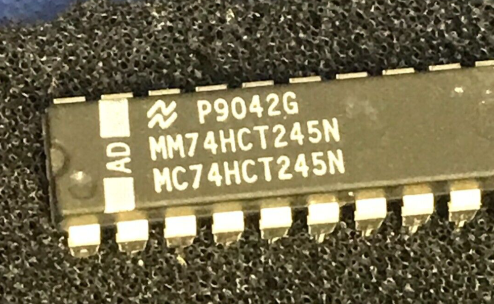 National Semiconductor MC74HCT245N IC