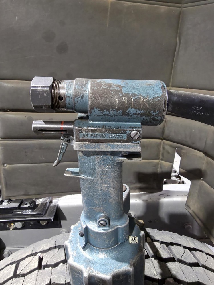 Huck Riveter 225 Lockbolt Tool Used Pneumatic Rivet Gun