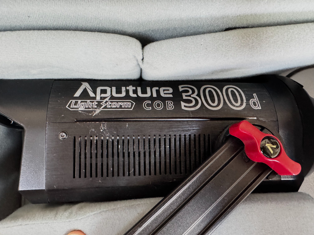 Aputure LS C300D V-Mount LED Light - Mark 1