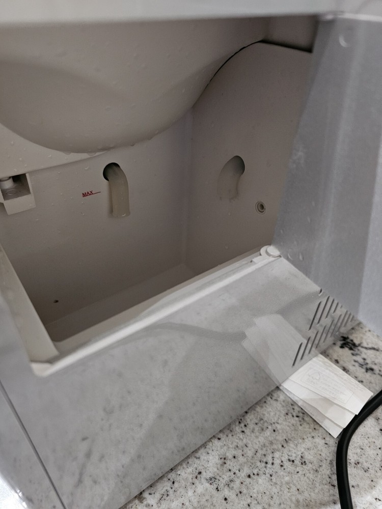 NutriChef Countertop Ice Cube Maker Machine & Dispenser - Kitchen PYLE PICEM-75