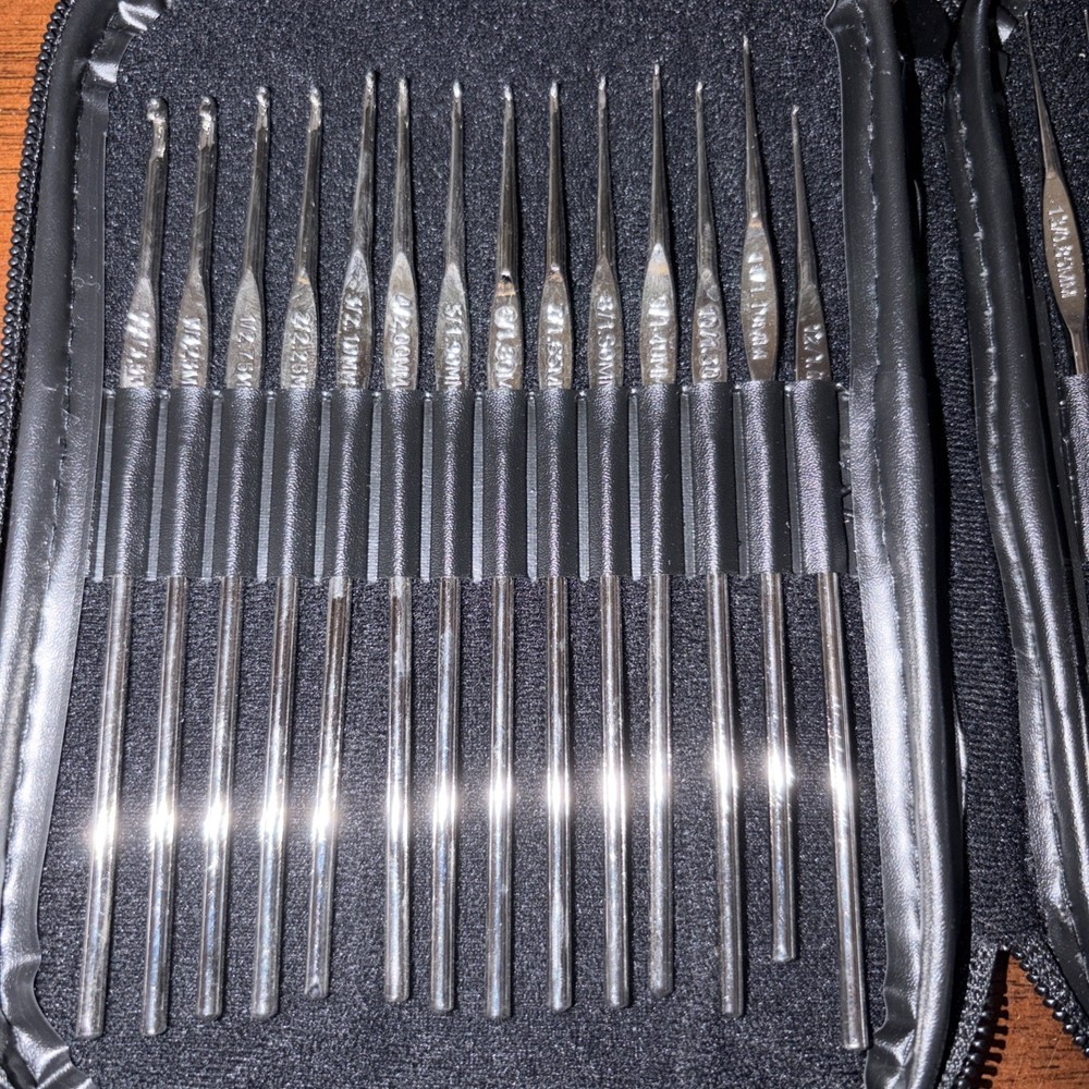 Boye 24 Crochet Hooks With Zip Storage Case