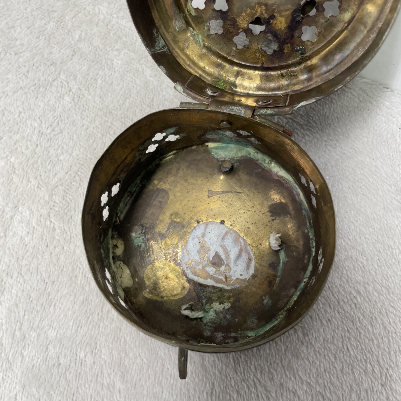 Vintage Brass Cricket Box Patina Footed Pierced Hinged Lid Handle Trinket Asian