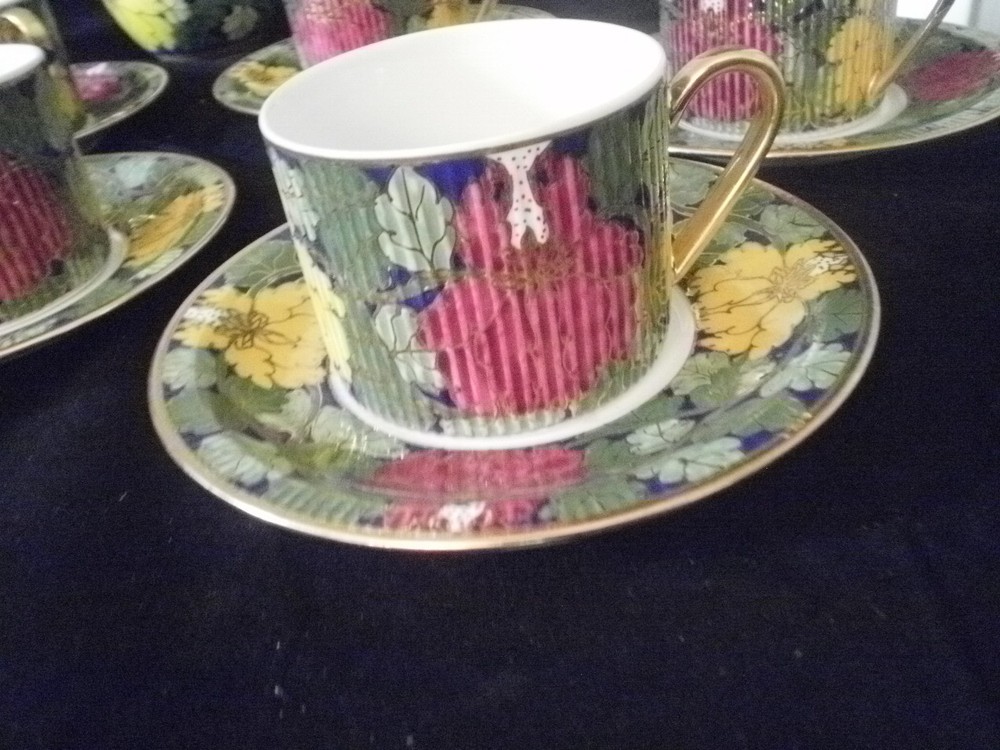 Thailand's Khelang Benjaron Tea Set