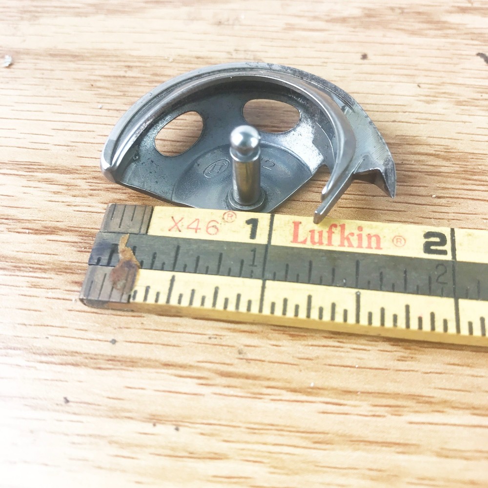 VTG White Model 618B Sewing Machine BOBBIN HOOK CASE ASSEMBLY Part Genuine