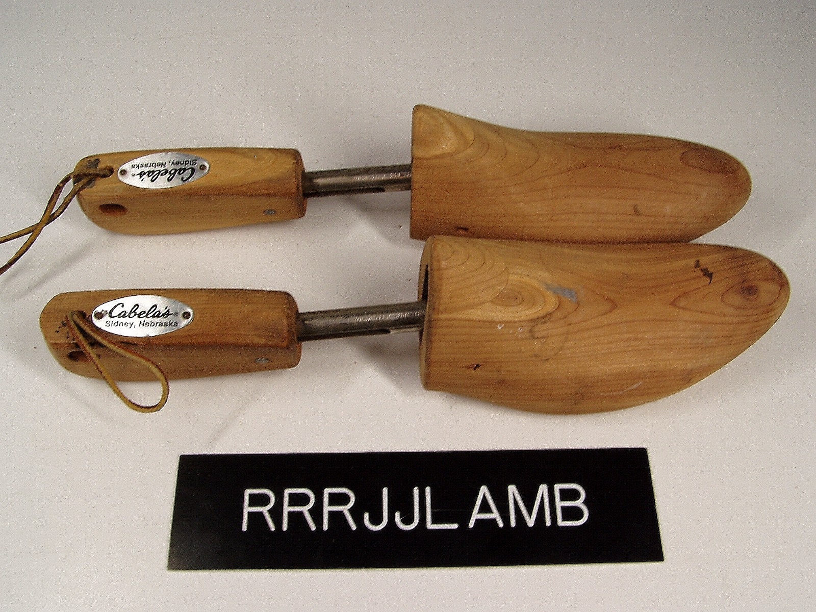 CABELAS Pair of Cedar Wood SHOE TREE BOOT KEEPER Mens Medium 7 7.5 8 8.5 9 9.5