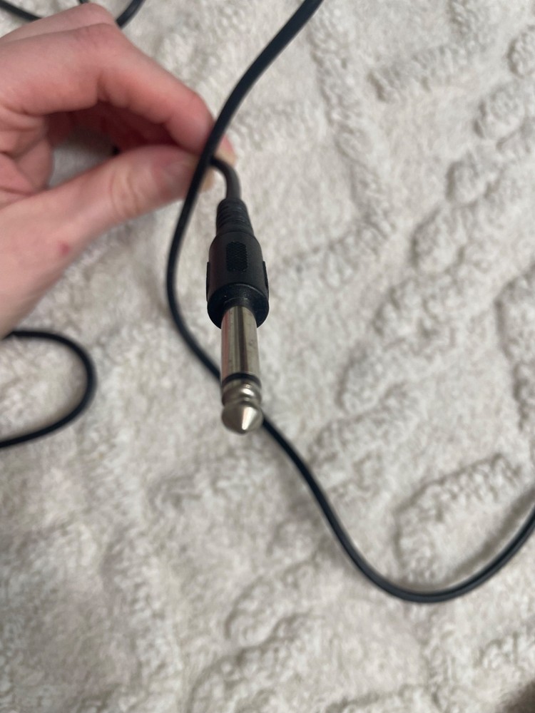 Wired Handheld Microphone 3.5mm Plug White – Karaoke Toy Basic Audio