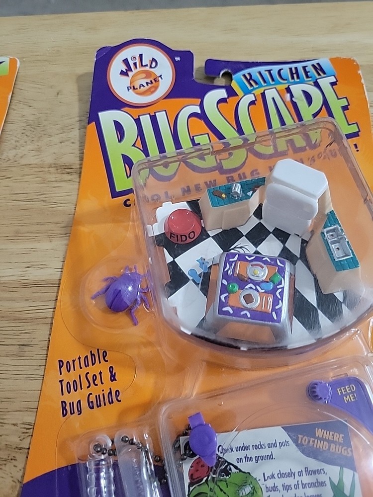 Wild Planet Kitchen Bugscape Bug Hangout Portable Tool Set & Bug Guide 1995