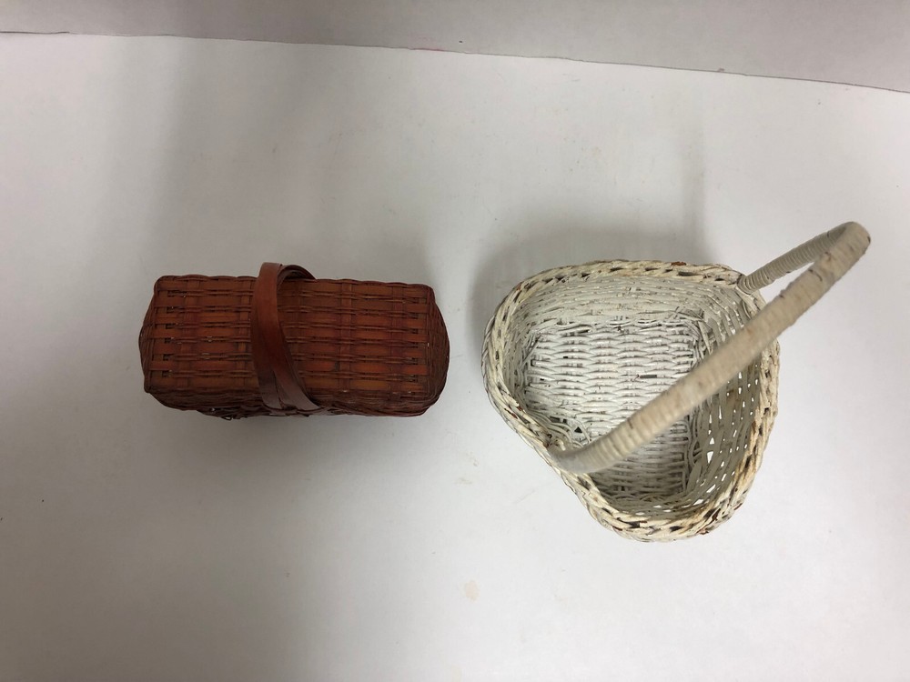 LOT OF 4 SMALL BASKETS FOR CRAFT PROJECTS
