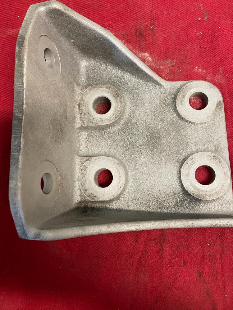 INTERNATIONAL BRACKET,LEFT FRONT ENGINE MOUNT 1668261C2 NAVISTAR