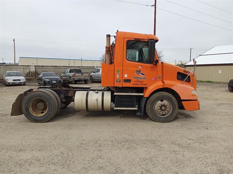 Volvo VN Frame Step 5"X36" (10957461